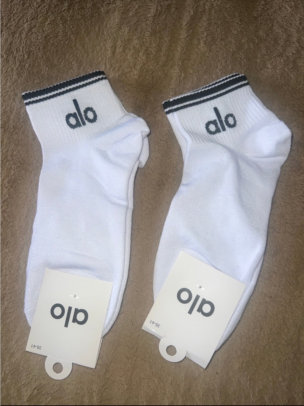 ALO Yoga Women’s Athletic Ankle Socks - White Twin Pack - Picture 2 of 6